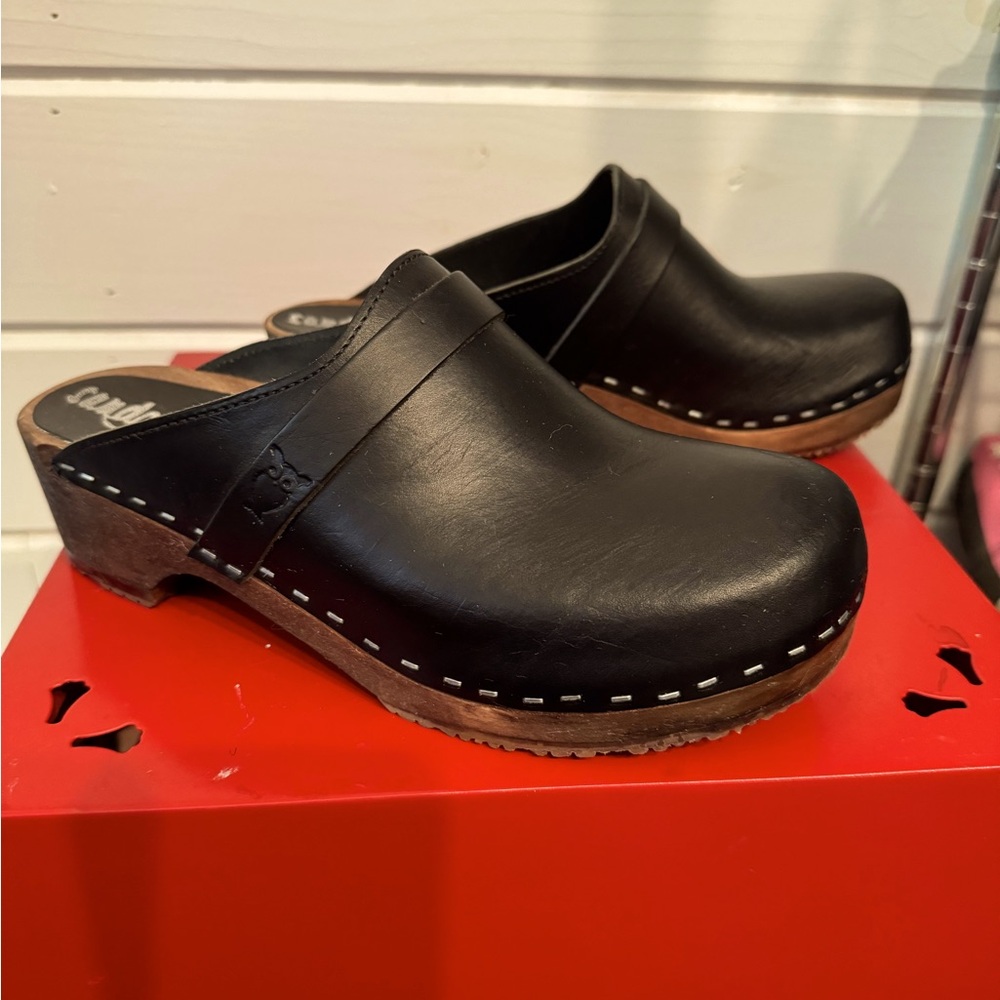 Sandgrens handmade wood clog made in Sweden. Classic.